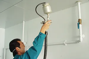 施設の抗菌施工の様子